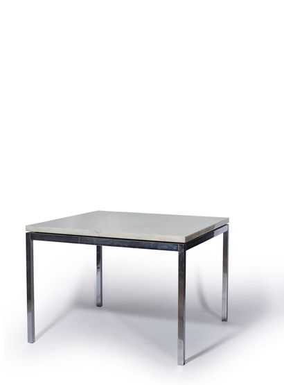 null Florence KNOLL (1917-2019) pour KNOLL INTERNATIONAL.
Table basse carrée, structure...