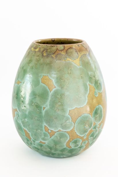 null Serafino FERRARO (1939-2017). 
Vase ovoïde en céramique à cristallisations turquoises...