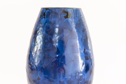 null Serafino FERRARO (1939-2017). 
Vase ovoïde en céramique à décor de cristallisations...