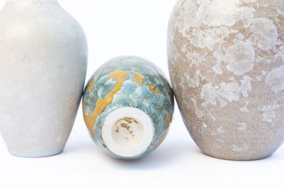 null Serafino FERRARO (1939-2017). 
Three ceramic vases decorated with metallic crystallizations,...
