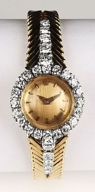null BOUCHERON.
Yellow gold ladies' wristwatch, the case set with twenty brilliant-cut...