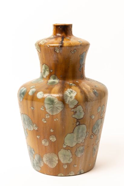 null Serafino FERRARO (1939-2017). 
Vase balustre à col rehaussé en céramique à décor...
