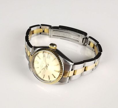 null ROLEX.
Ladies' wristwatch in yellow gold and steel model "Oyster Perpetual Date".
Dial...