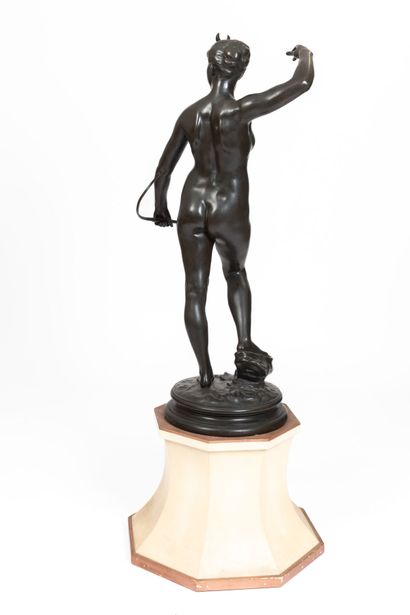 null Alexandre FALGUIERE (1831-1900).
Diane chasseresse et son arc.
Importante sculpture...