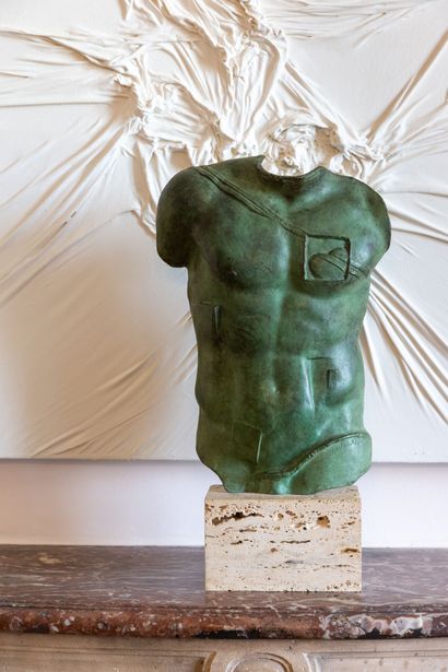 null Igor MITORAJ (1944-2014).
Persée.
Buste en bronze à patine vert antique, reposant...
