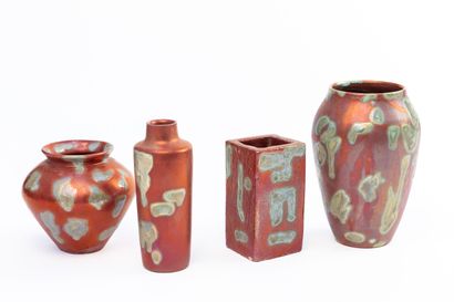 null Serafino FERRARO (1939-2017). 
Four ceramic vases decorated with beige glazed...