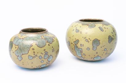 null Serafino FERRARO (1939-2017). 
Deux vases de forme boule en céramique à décor...