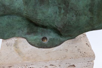 null Igor MITORAJ (1944-2014).
Persée.
Buste en bronze à patine vert antique, reposant...