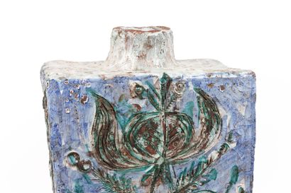 null Boris KASSIANOFF (1932-2006), Vallauris.
Cavalier et fleurs.
Important vase...