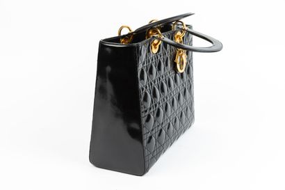 null DIOR.
Lady Dior" bag in black patent leather, gold metal jewelry. 
Inside red...
