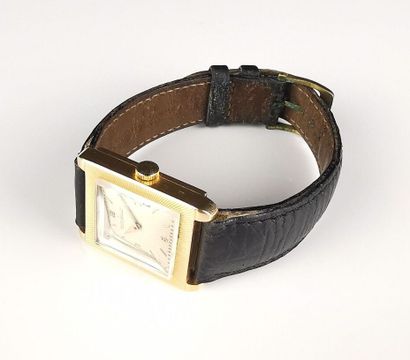 null JAEGER-LECOULTRE.
Yellow gold wristwatch, the square case with radiating decoration,...