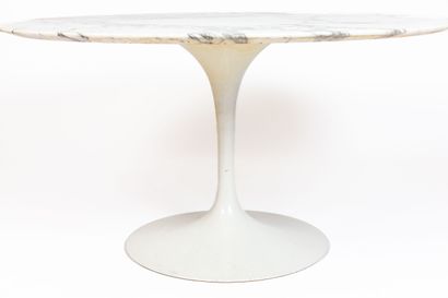 null Eero SAARINEN (1910-1961) for KNOLL INTERNATIONAL.
Circular dining table, model...