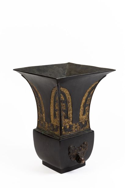 CHRISTOFLE & Cie.
Vase en bronze de forme...