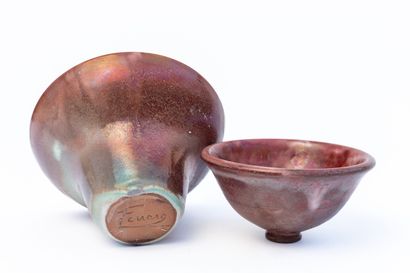 null Serafino FERRARO (1939-2017). 
Two cups on heel in ceramic with iridescent red...
