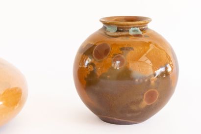 null Serafino FERRARO (1939-2017). 
Vase à panse aplatie et vase boule à petit col...