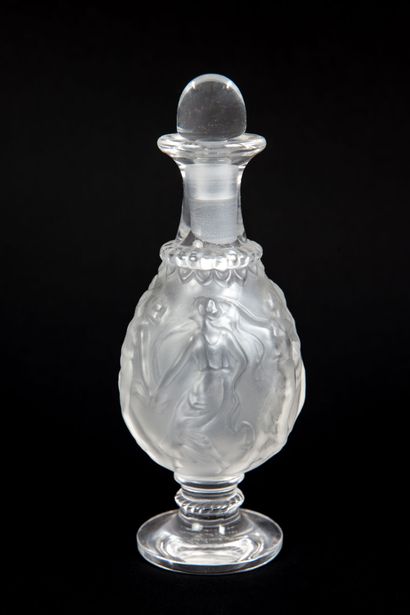 null R. LALIQUE for MOLINARD.
Perfume bottle in blown-molded glass, model "Madrigal"....