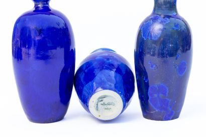 null Serafino FERRARO (1939-2017). 
Three ceramic vases decorated with metallic crystallizations...