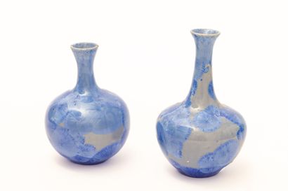 null Serafino FERRARO (1939-2017). 
Deux petits vases toupie à haut col légèrement...