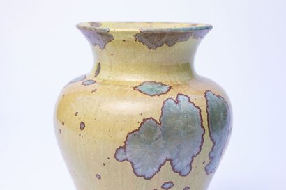 null Serafino FERRARO (1939-2017). 
Vase pansu with flared neck in ceramic decorated...