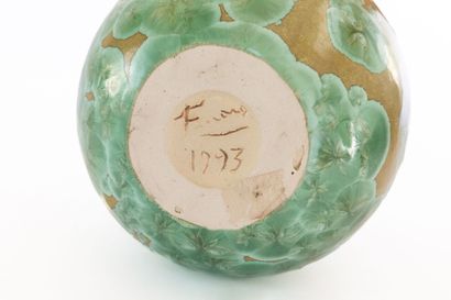 null Serafino FERRARO (1939-2017). 
Vase ovoïde en céramique à cristallisations turquoises...