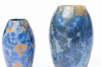 null Serafino FERRARO (1939-2017). 
Two ovoid ceramic vases decorated with blue metallic...