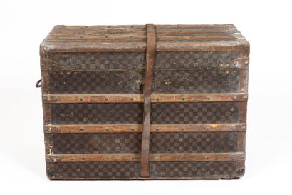 null LOUIS VUITTON, Paris.
Cabin trunk in coated canvas with checkerboard decoration,...