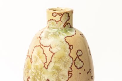 null Serafino FERRARO (1939-2017). 
Vase de forme coloquinte en céramique à décor...