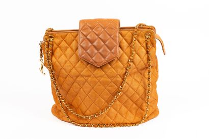 null CHANEL, Paris.
Shopping bag in woven canvas in cognac color. 
Inside brown lambskin,...
