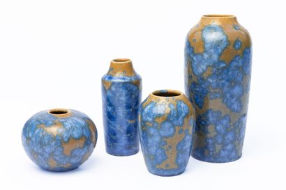 null Serafino FERRARO (1939-2017). 
Four ceramic vases decorated with blue metallic...