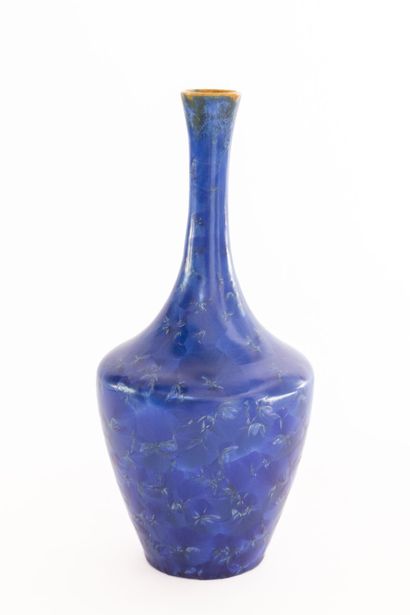 null Serafino FERRARO (1939-2017). 
Vase à haut col évasé en céramique à décor de...
