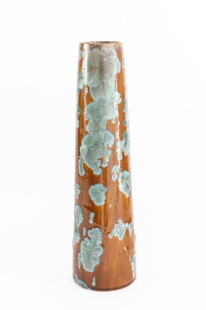 null Serafino FERRARO (1939-2017). 
Haut vase soliflore conique en céramique à décor...