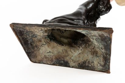 null Amadéo GENNARELLI (1881-1943).
Kneeling nude, languid.
Bronze sculpture with...
