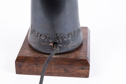 null Jean MARAIS (1913-1998).
Tête de bélier.
Pied de lampe en céramique noire, avec...