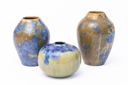 null Serafino FERRARO (1939-2017). 
Three ceramic vases decorated with blue metallic...