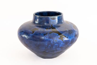 null Serafino FERRARO (1939-2017). 
Vase toupie à col droit en céramique à décor...