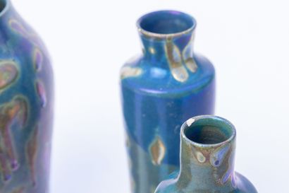 null Serafino FERRARO (1939-2017). 
Cinq vases en céramique à décor de coulures beiges...