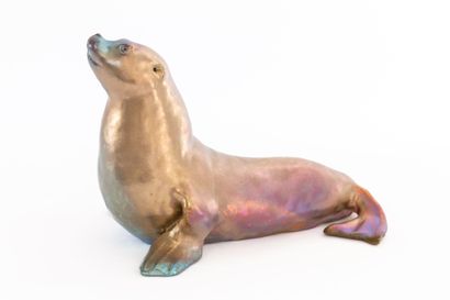 null Serafino FERRARO (1939-2017). 
Sea lion in ceramic with metallic enamel. 
Signed.
H_15,5...