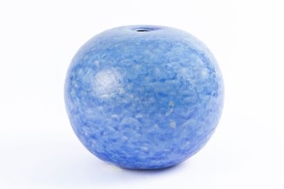 null Serafino FERRARO (1939-2017). 
Ceramic ball lamp base decorated with light blue...