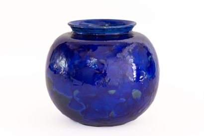 null Serafino FERRARO (1939-2017). 
Vase boule à col légèrement évasé en céramique...