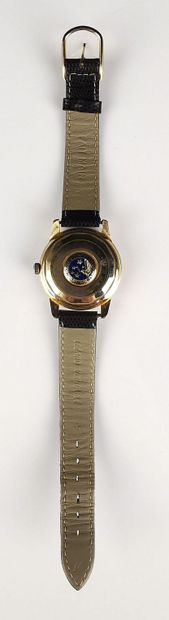 null LONGINES.
Yellow gold men's wristwatch model "Conquest", the yellow gold case...