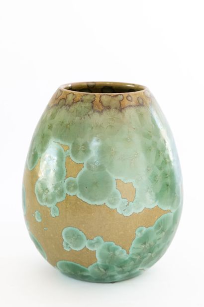 null Serafino FERRARO (1939-2017). 
Vase ovoïde en céramique à cristallisations turquoises...