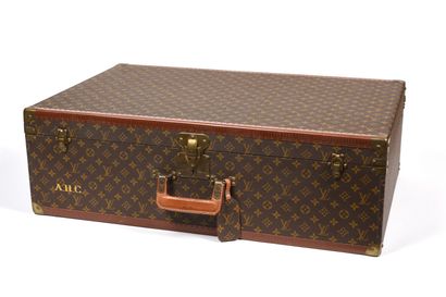 null LOUIS VUITTON, Paris.
Large rigid suitcase in monogram-coated canvas, with lozined...