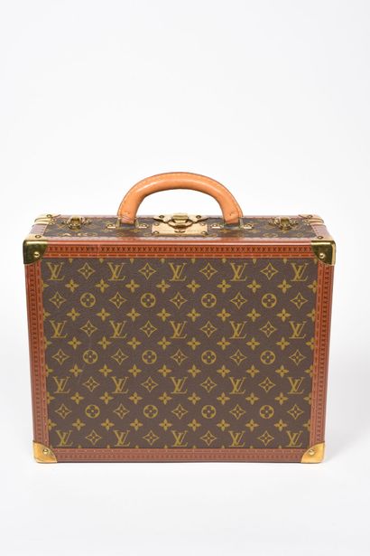null LOUIS VUITTON, Paris.
Small, trunk-shaped suitcase in monogram canvas, "Cotteville...