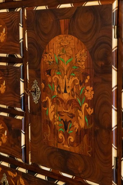 null Cabinet in violet wood veneer and marquetry of light and stained woods, decorated...