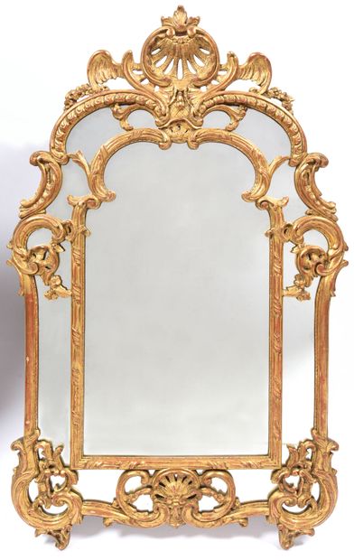 null Carved and gilded wood mirror with rich openwork decoration of shells, foliage...