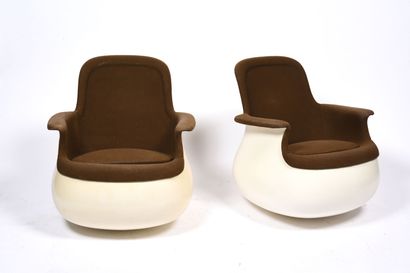 null Marc HELD (born 1932), 
for KNOLL INTERNATIONAL.
Pair of "Culbuto" armchairs,...