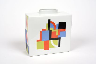 null Sonia DELAUNAY (1885-1979), after.
Venice, 1979.
Vase in Limoges porcelain with...