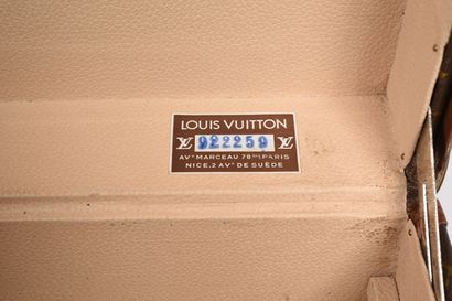 null LOUIS VUITTON, Paris.
Large rigid suitcase in monogram-coated canvas, "Alzer...