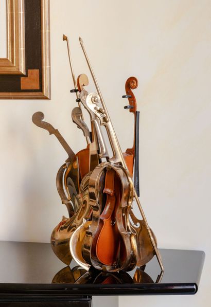 null Armand FERNANDEZ, known as ARMAN (1928-2005). 
Violin. 
Sculpture in bronze...
