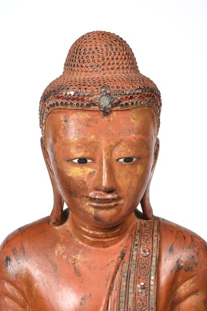 null SIAM 18th-19th century. 
Standing Buddha in gilded wood with rust-colored lacquer...